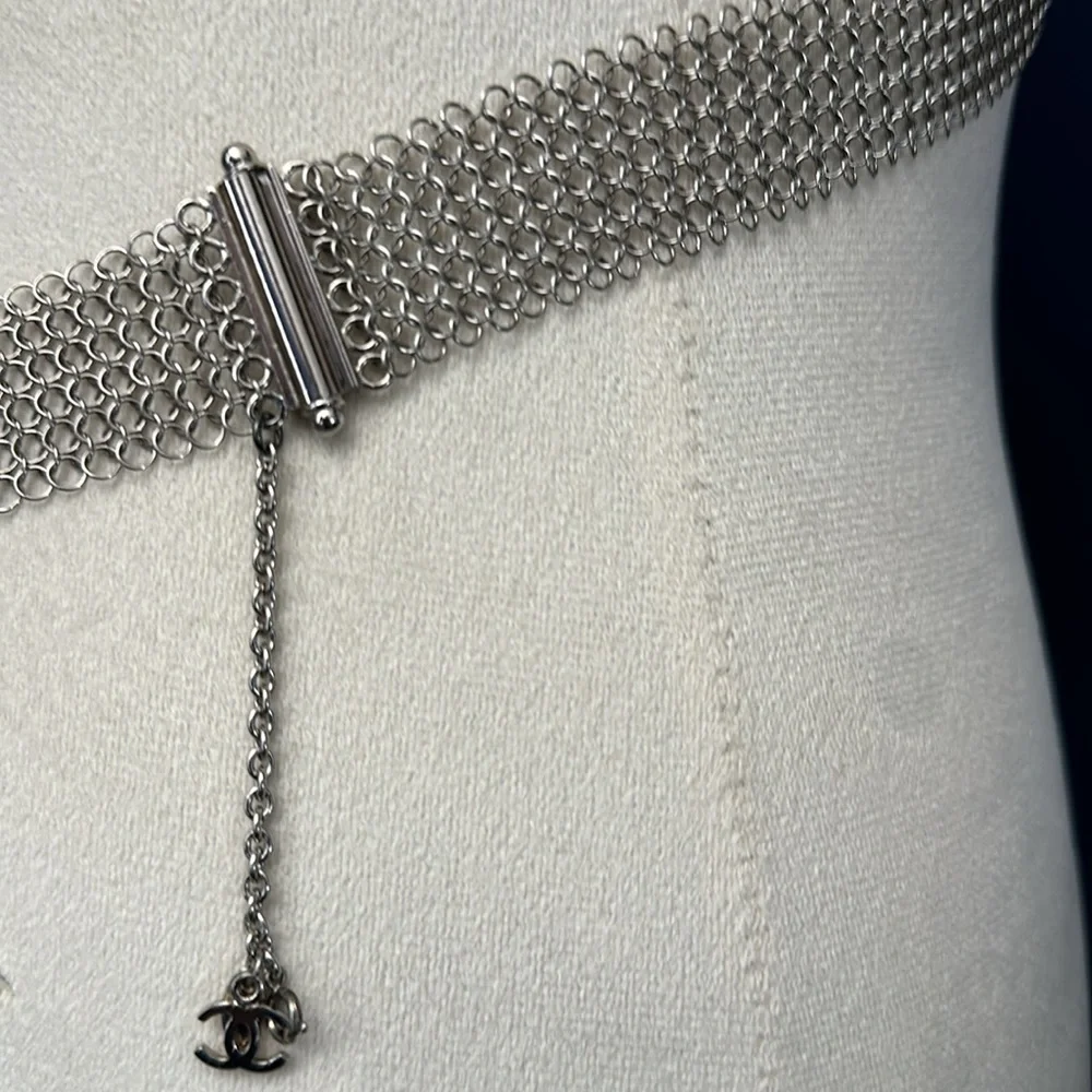 Chanel vintage “RARE” chain mail waist pouch. Spring 1999. - Picture 3 of 9